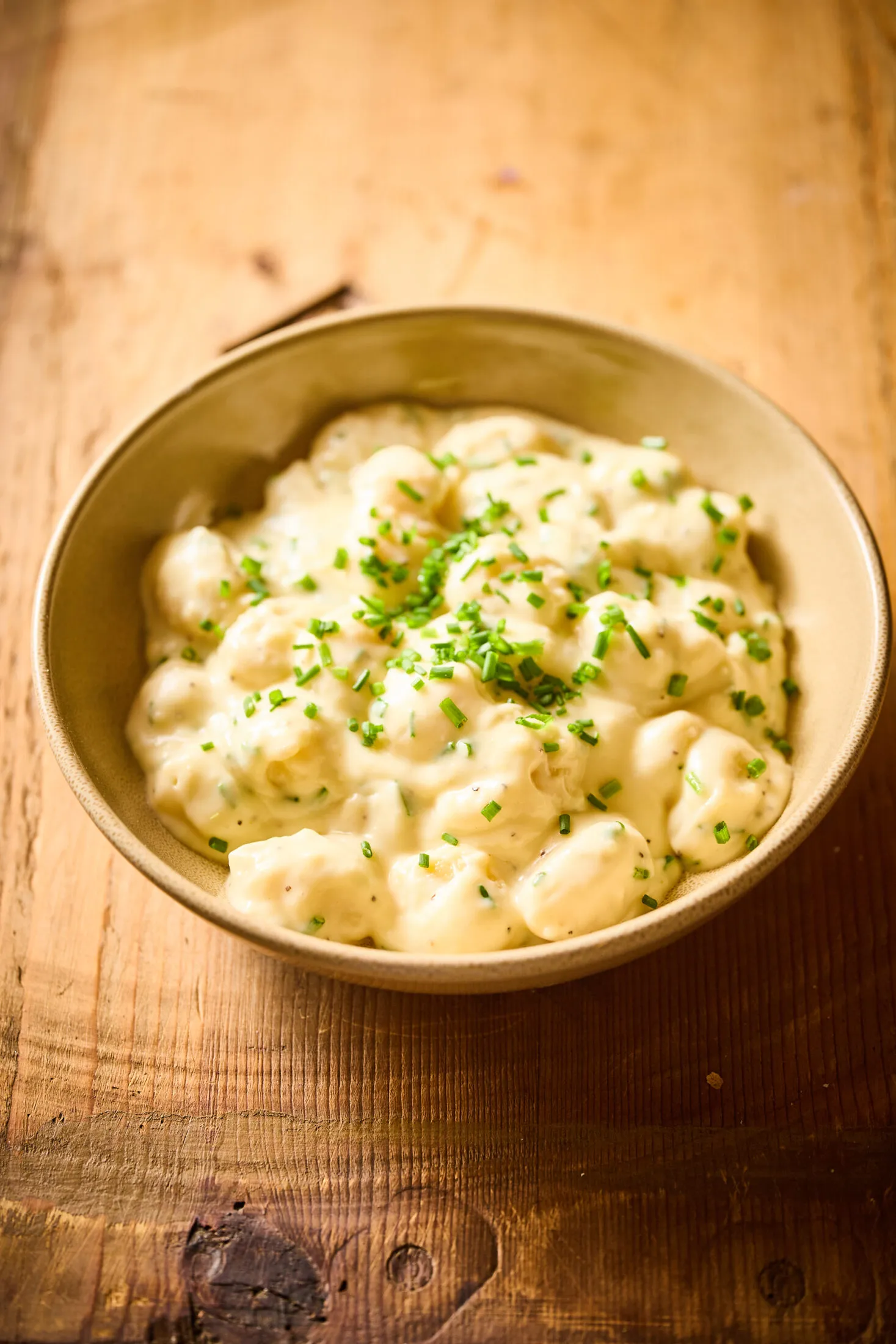 Sajtszószos gnocchi tálban
