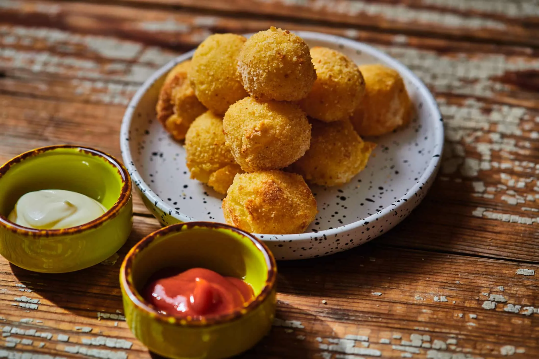 sajttal-toltott-burgonya-golyok-1