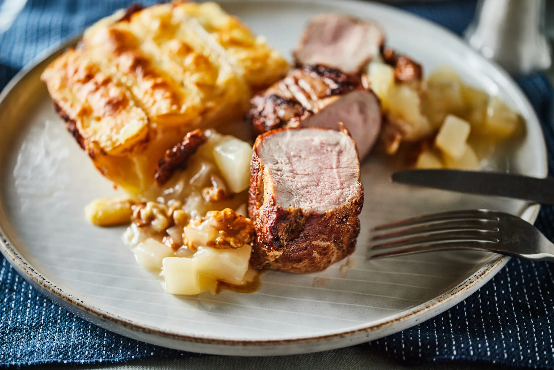 sertesszuz-camembert-es-gratin-burgonyaval-es-kortes-dios-raguval-4