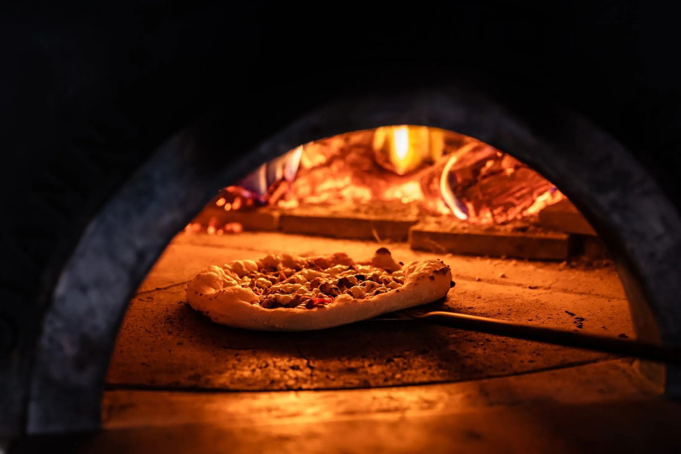 napolyi-pizzeriak-ejszakaja