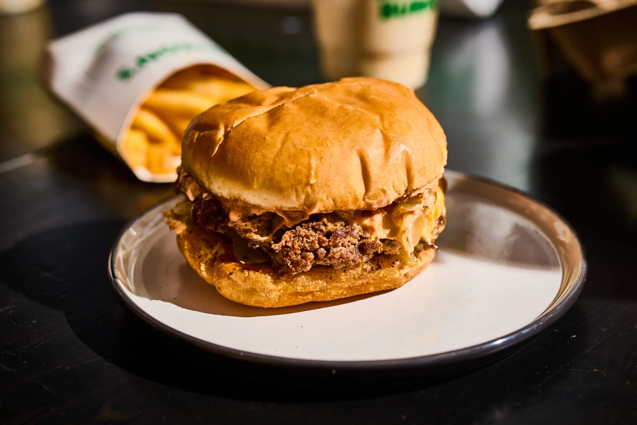 Hamburger a Simon's Burgerből
