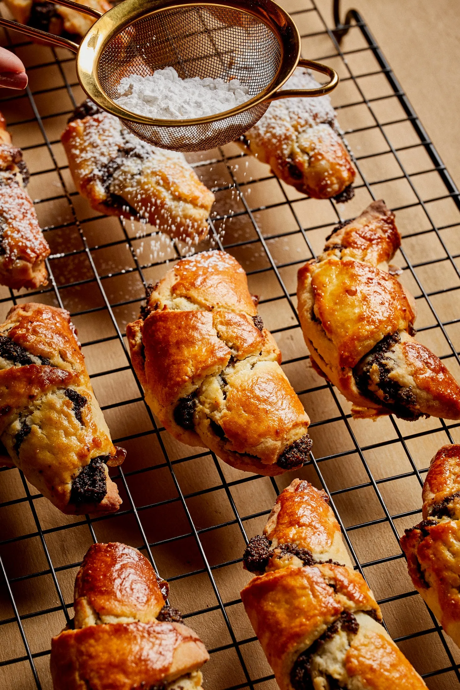 Narancsos-mákos rugelach porcukorral