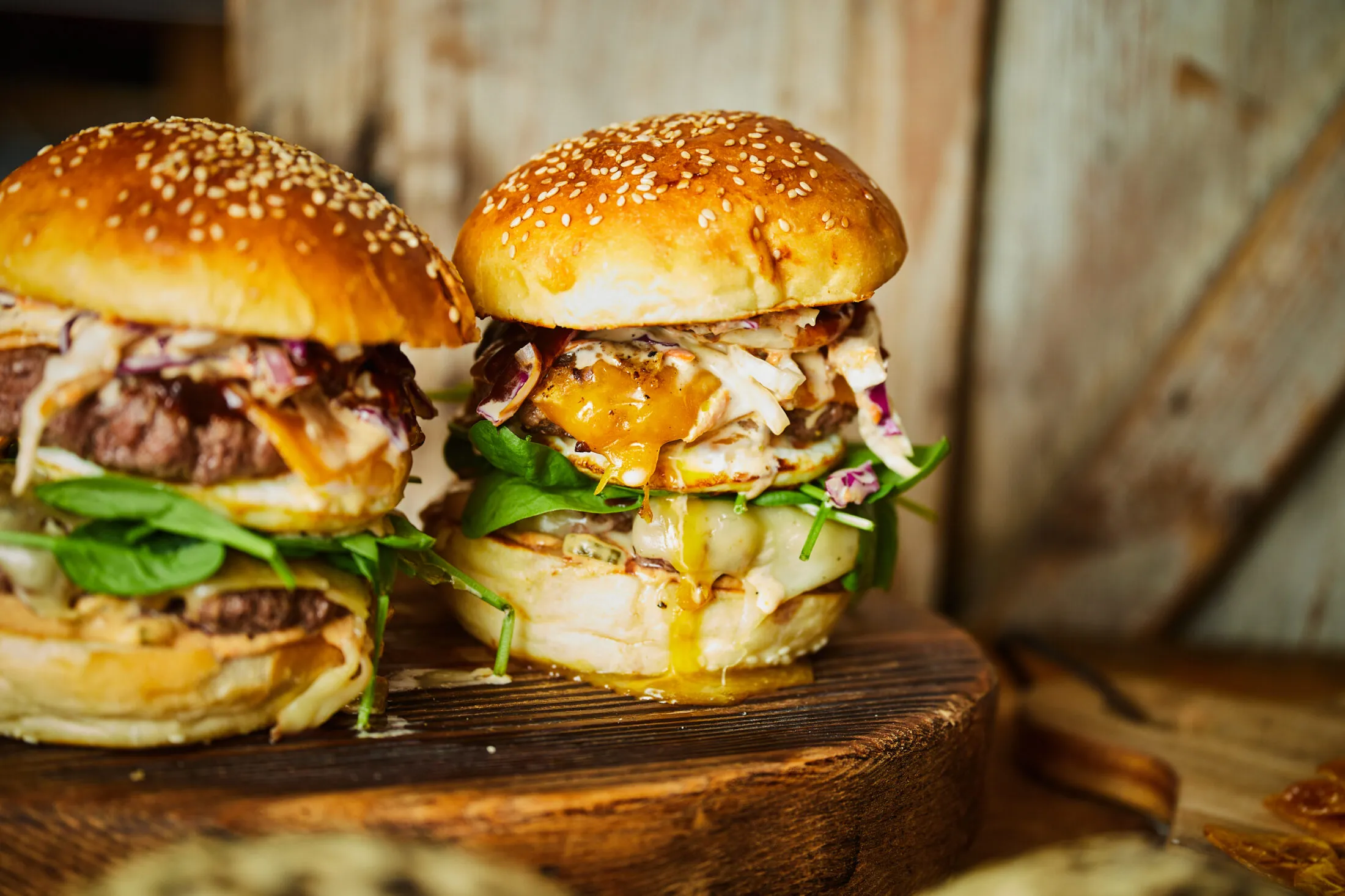 smashed-burger-ketfele-sajttal (2)