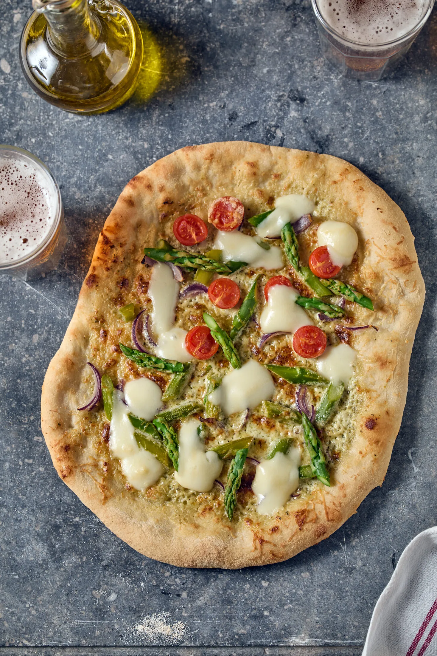 Spárgás pizza recept sok koktélparadicsommal