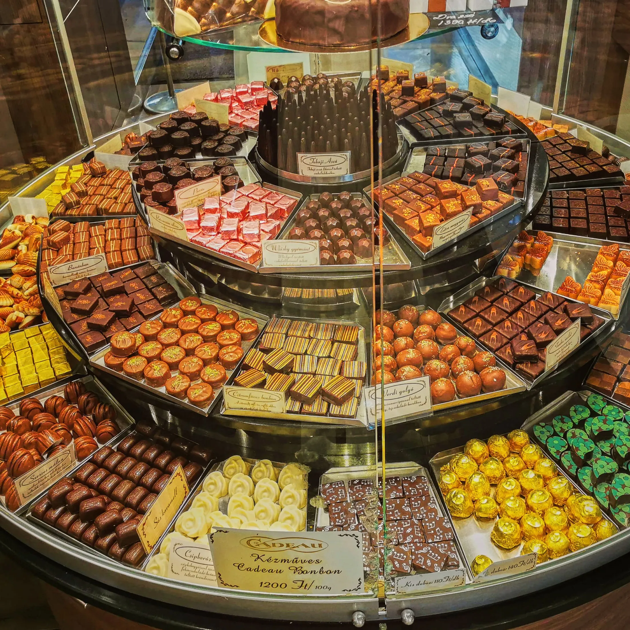 szazeves-cukraszda-bonbon