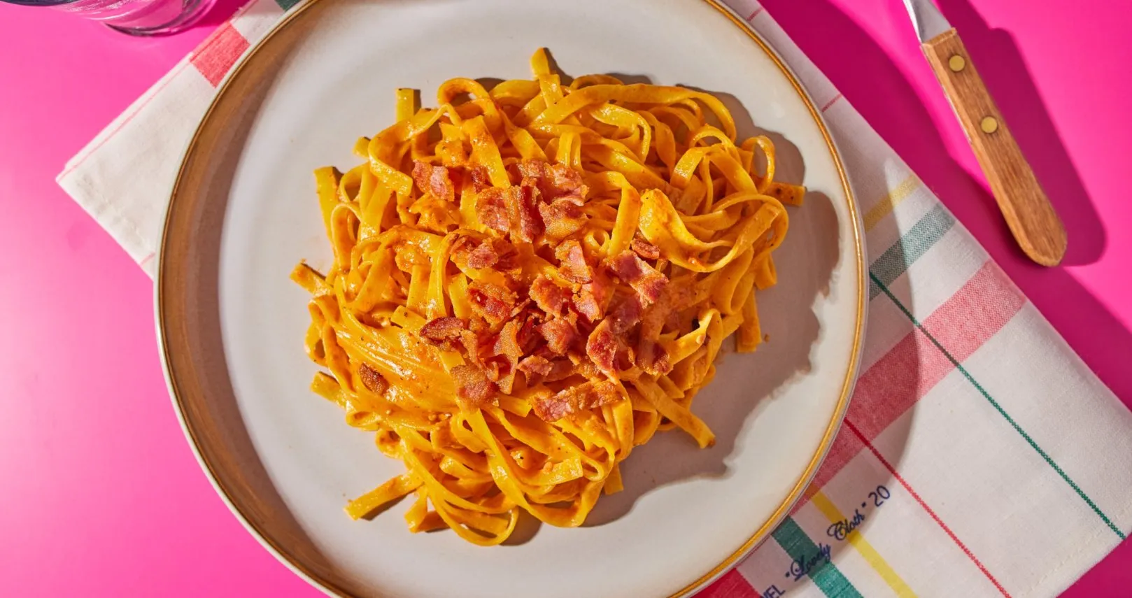 Tejszínes-pesztós tészta baconnel