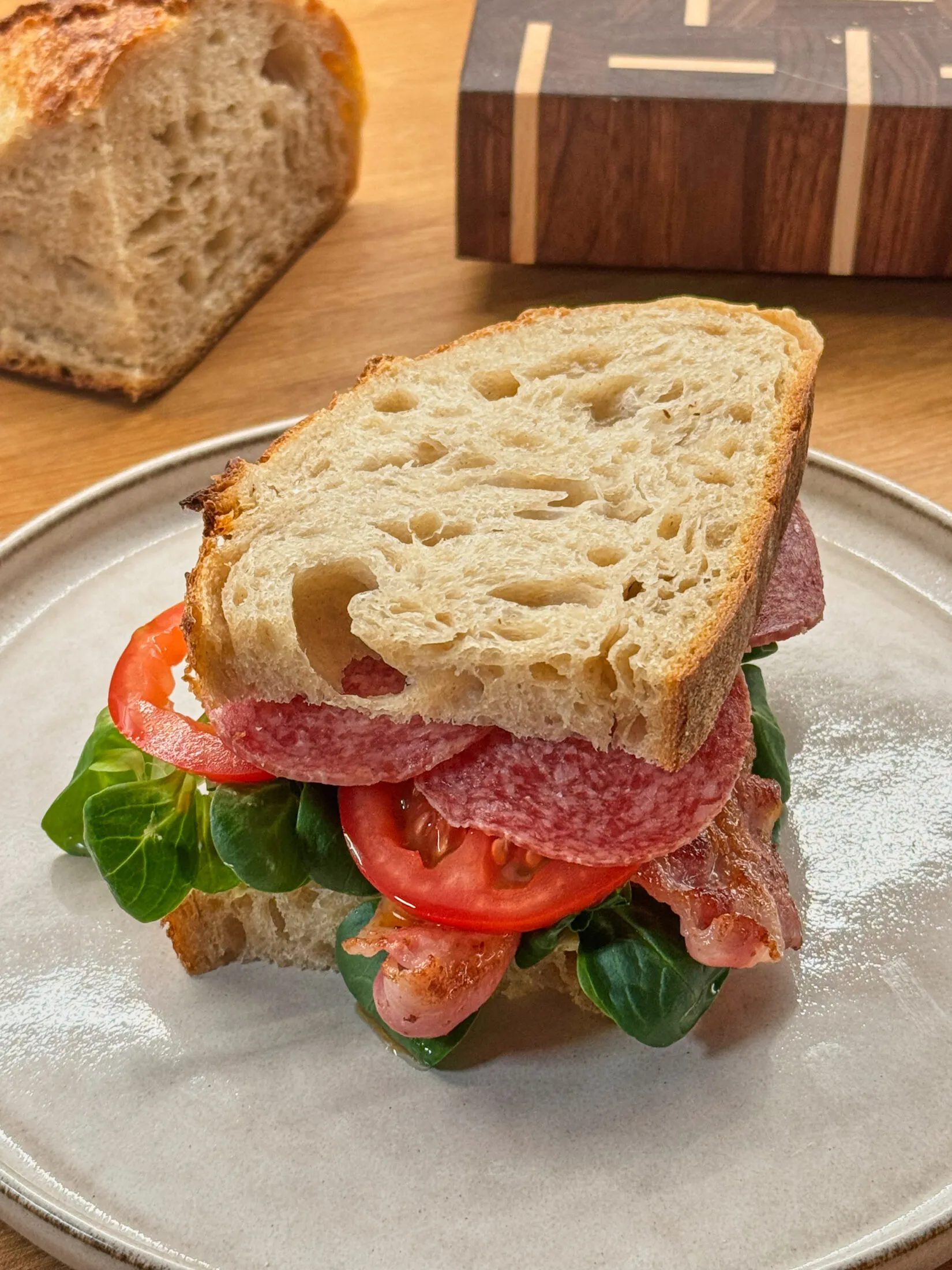 Téliszalámis BLT szendvics