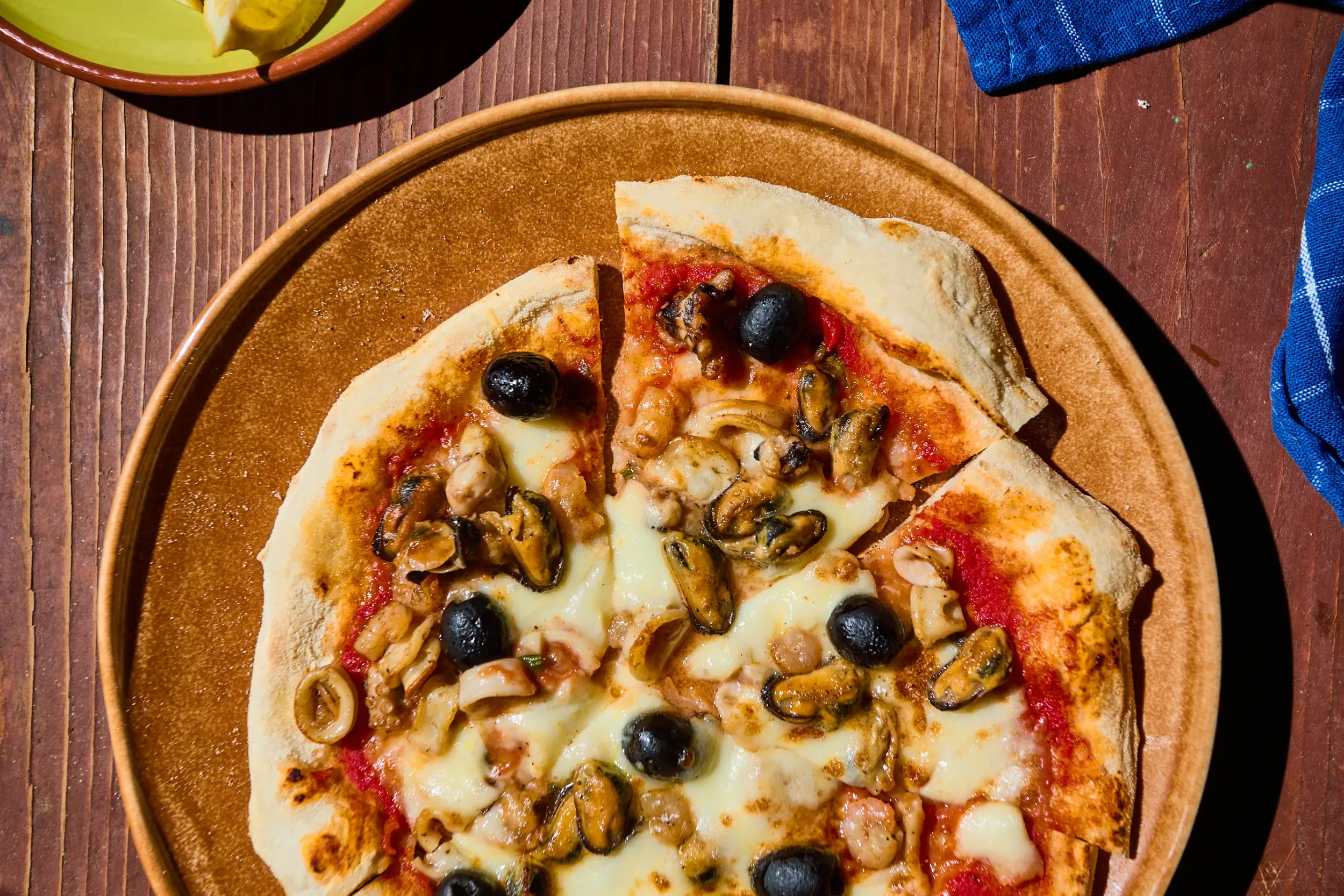 tenger-gyumolcsei-pizza