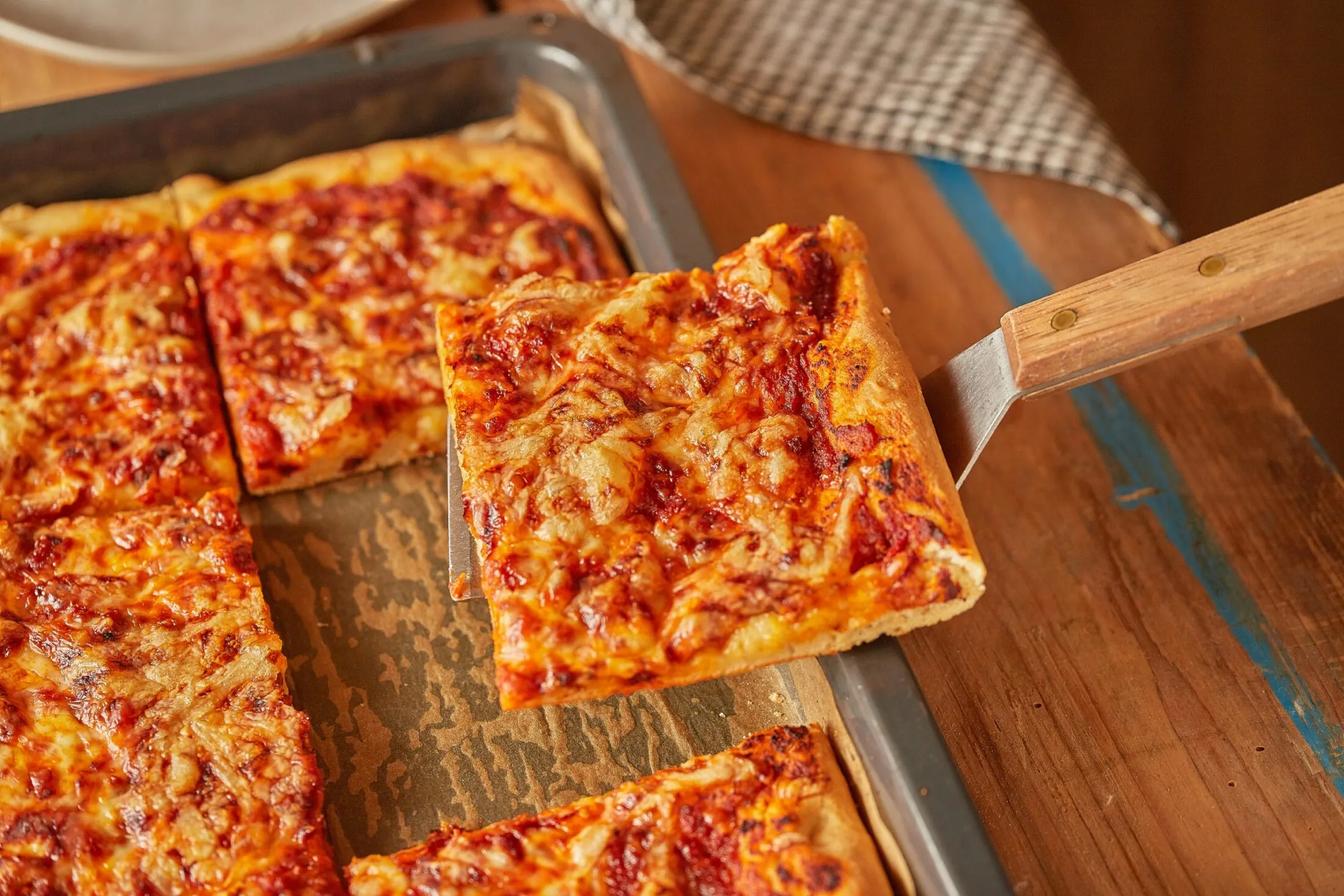 tepsis-bolognai-ragus-pizza-2