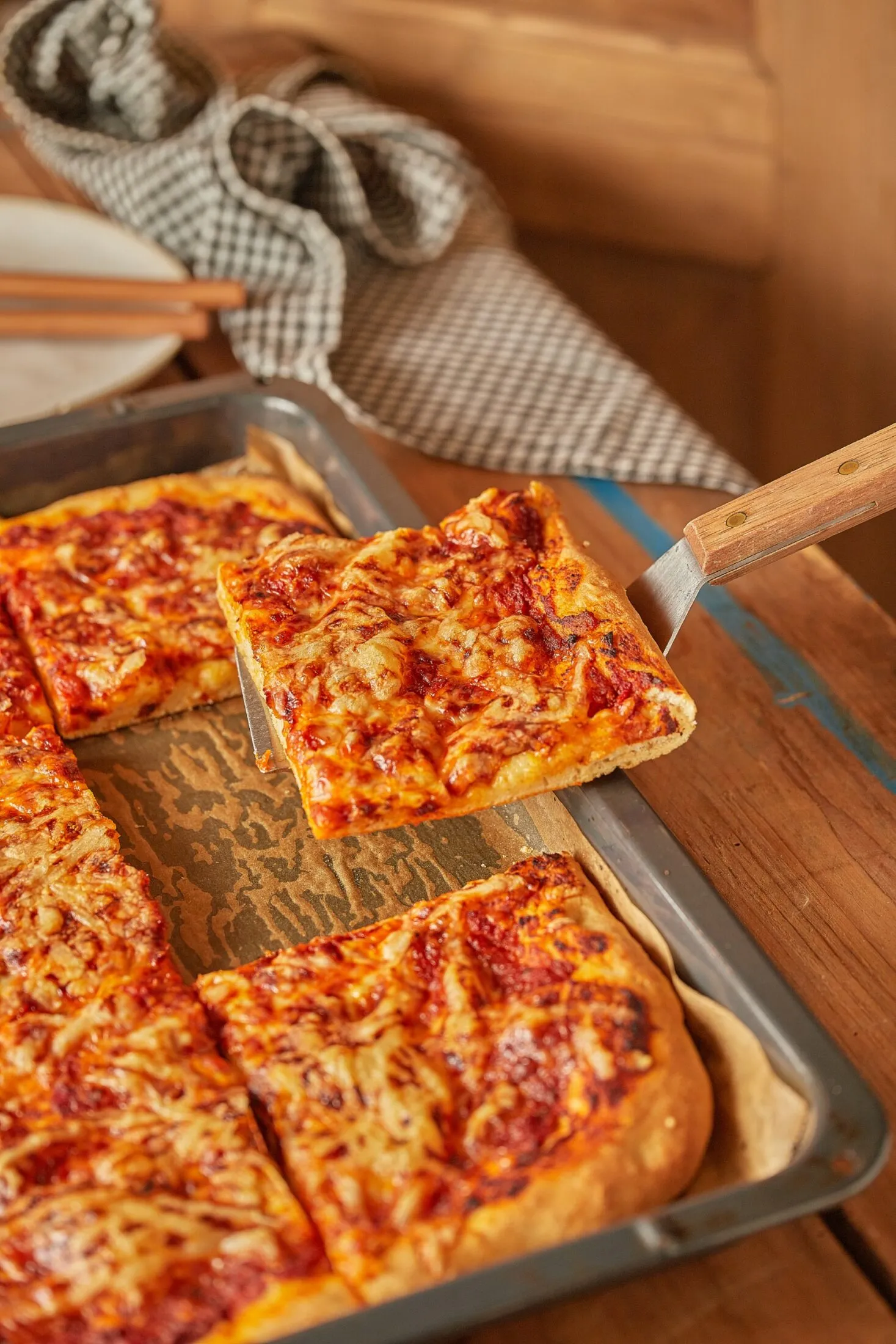tepsis-bolognai-ragus-pizza-1