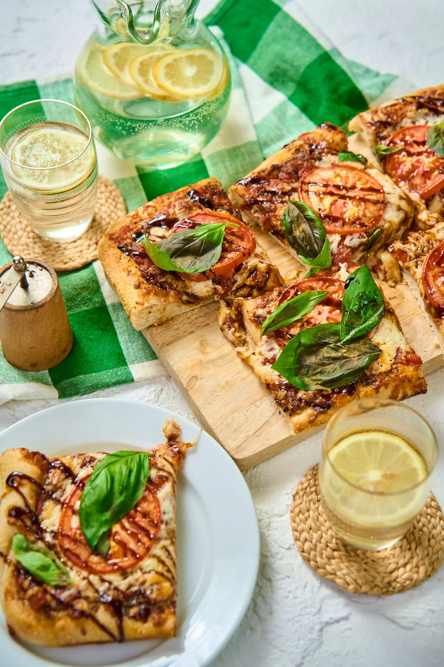 tepsis-cuccos-caprese-pizza