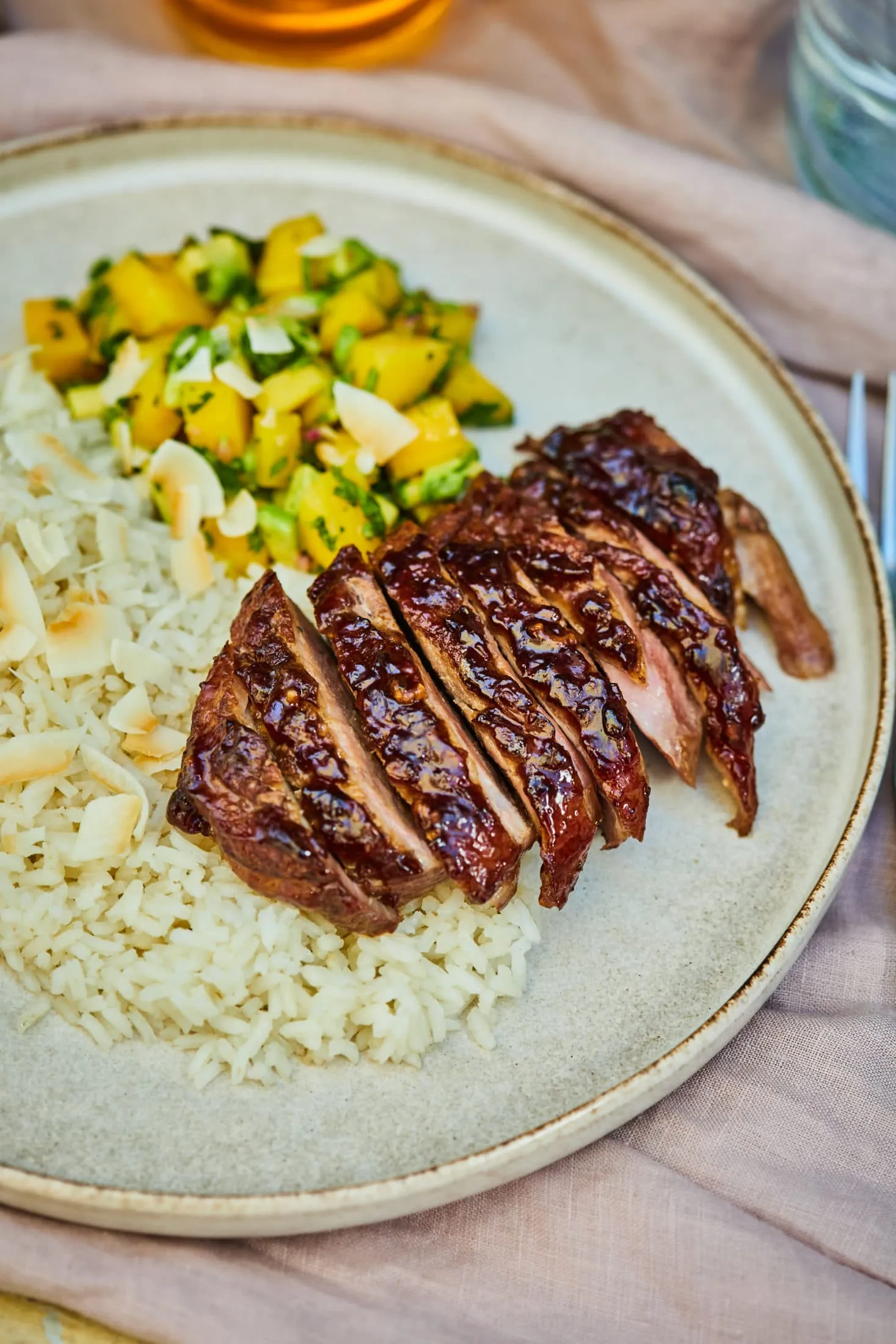 teriyaki-szoszos-kacsa-kokuszos-rizzsel-es-mangos-salataval