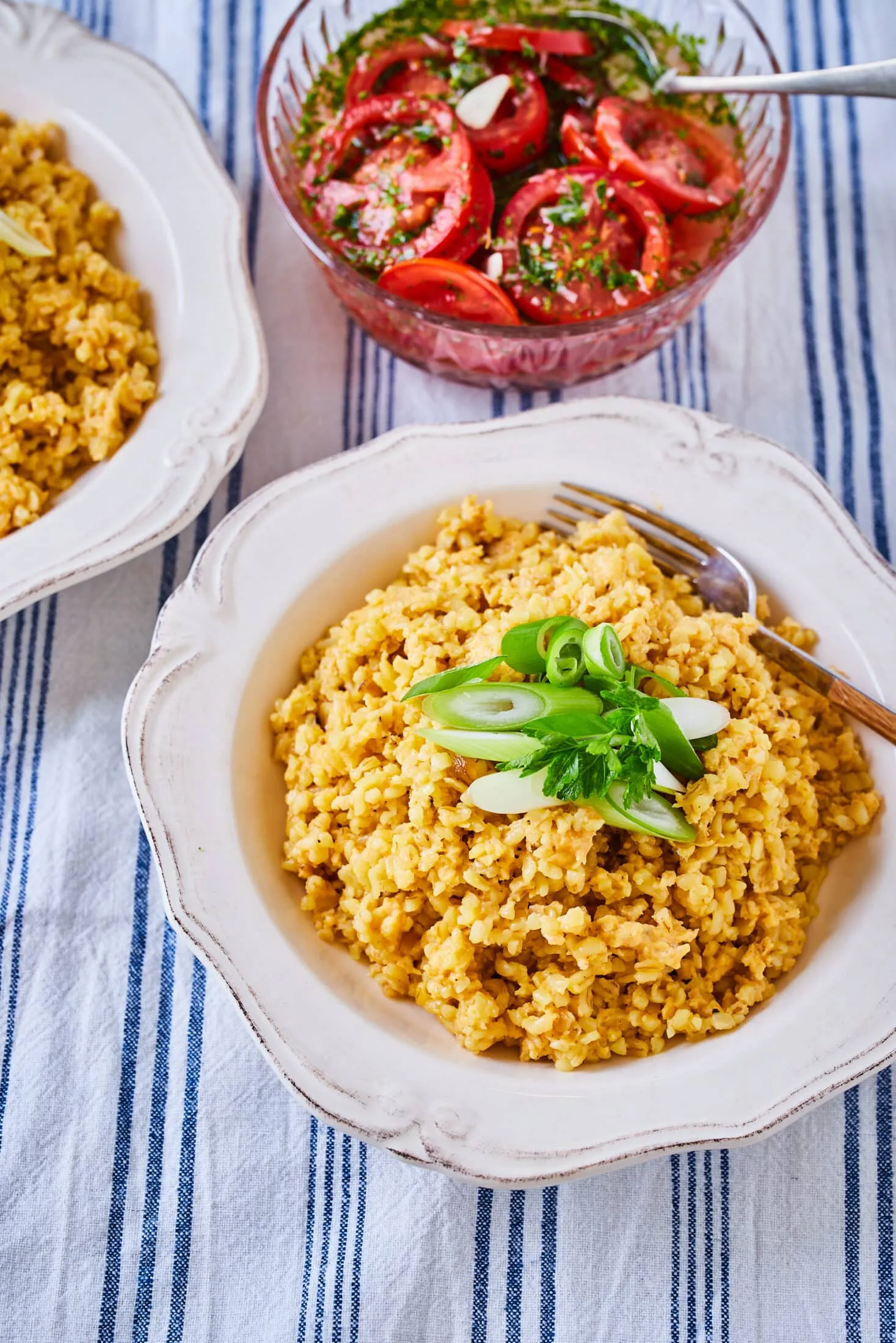 tojasos-bulgur-paradicsomsalataval