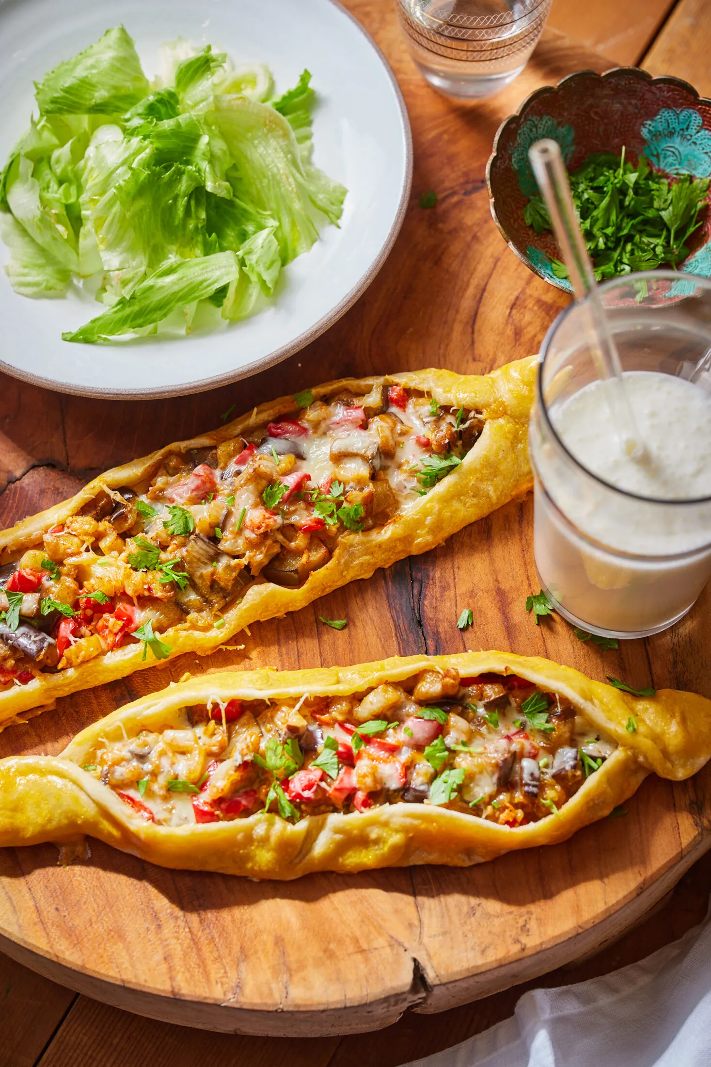 torok-pide-ropogos-salataval