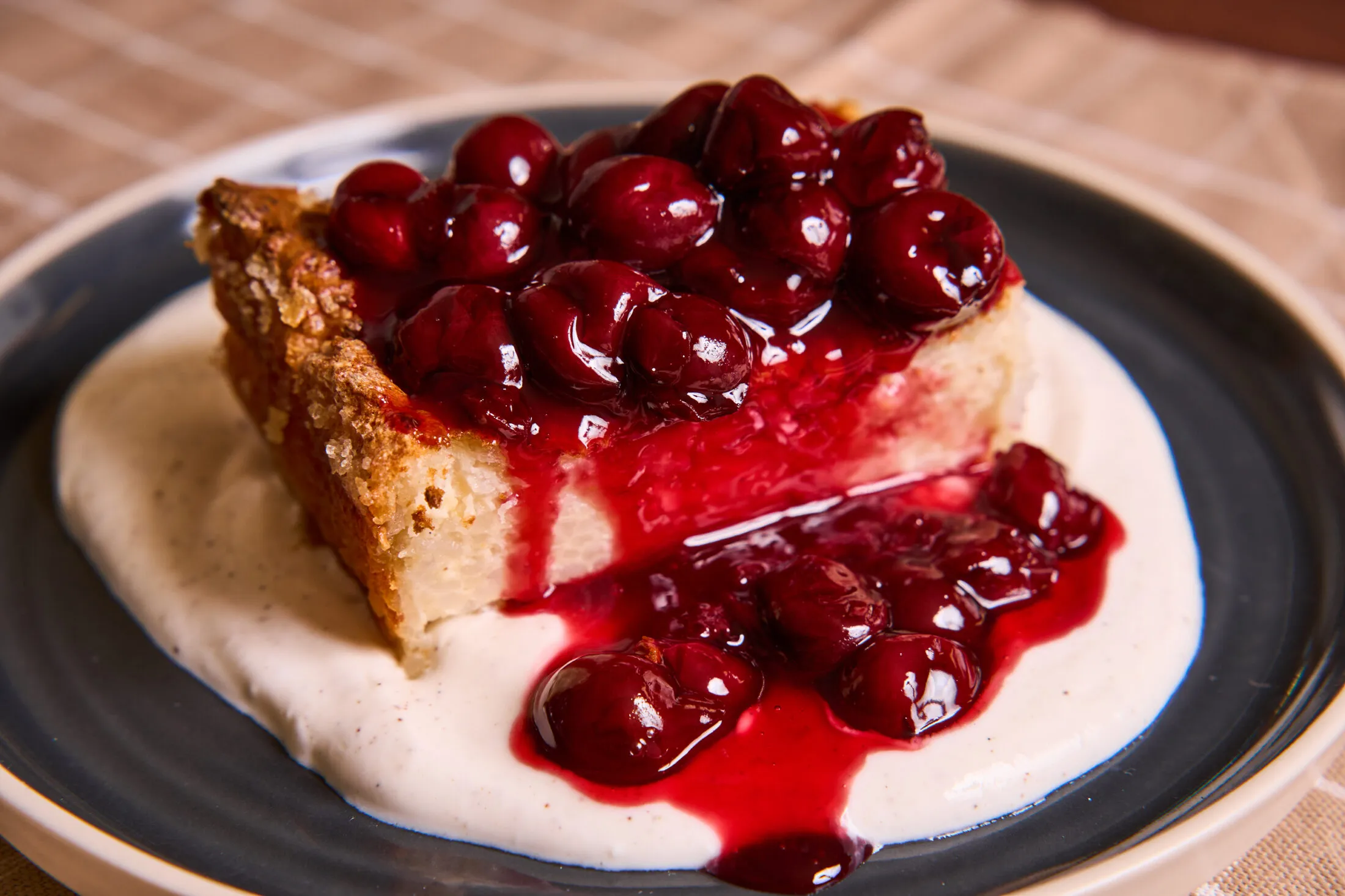 Túrós rizsfelfújt vaníliás tejföllel és meggyraguval, rizsfelfújt recept,