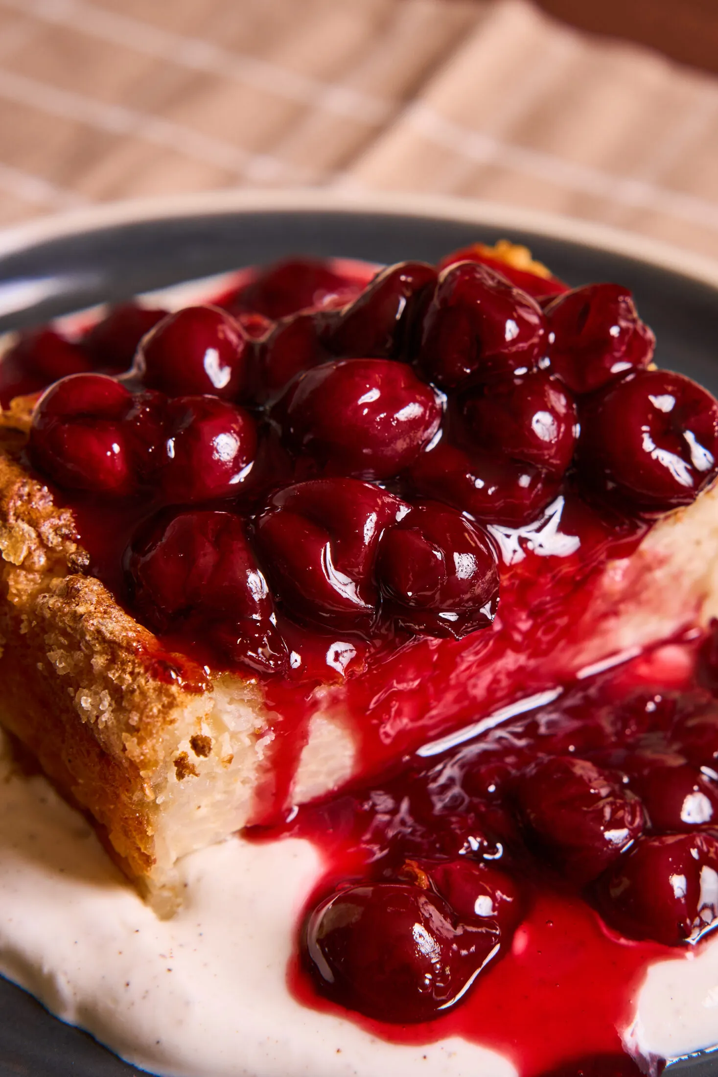 Túrós rizsfelfújt vaníliás tejföllel és meggyraguval, rizsfelfújt recept,