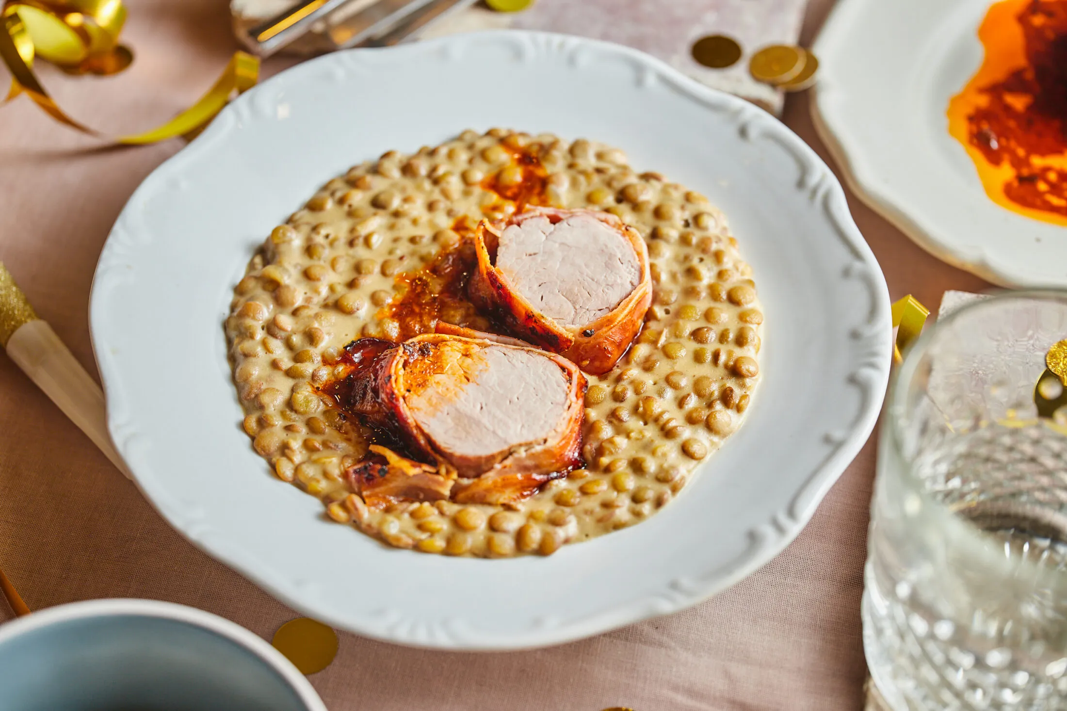 ujevi-lencsefozelek-baconfonatban-sult-sertesszuzzel (1)