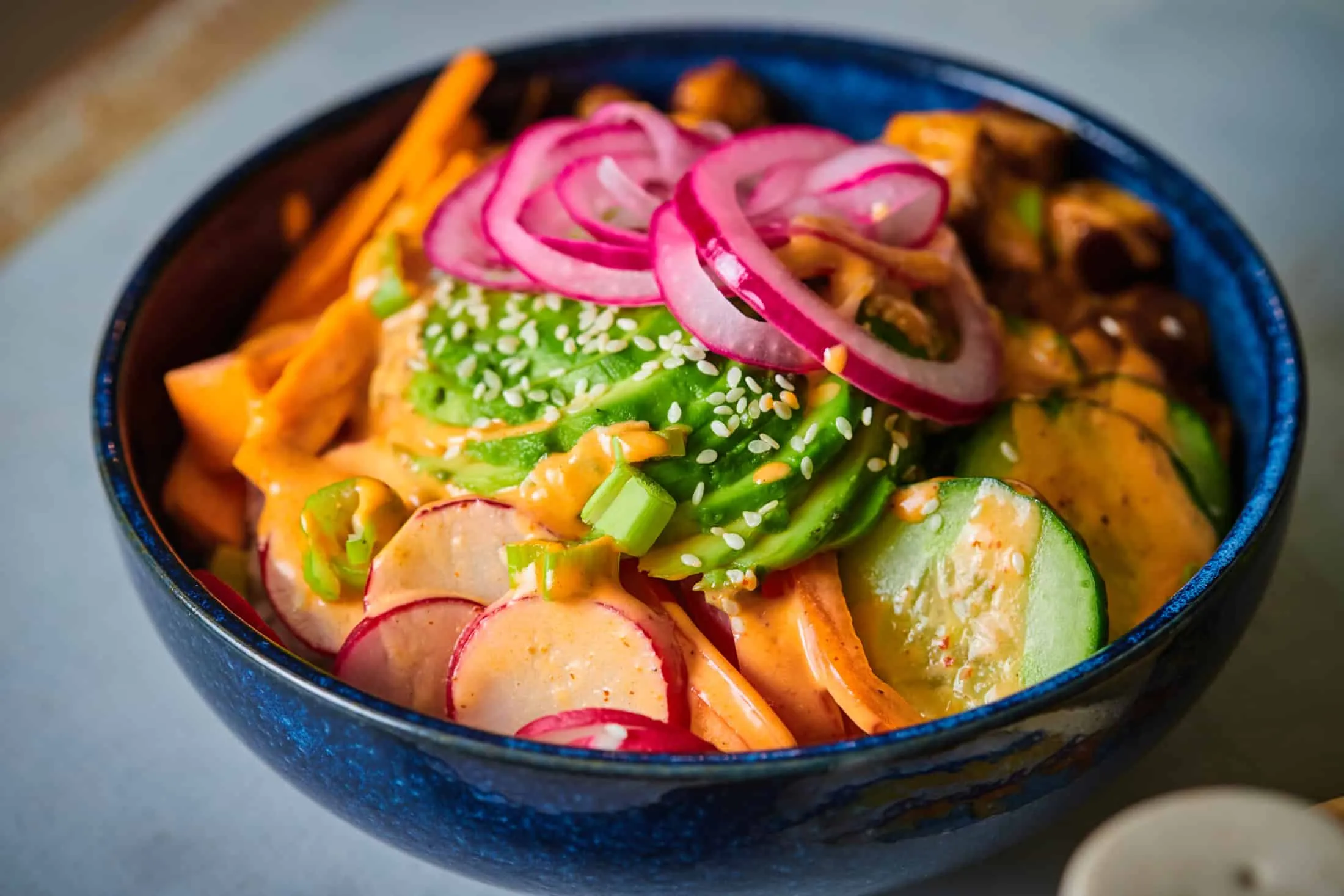 vegan-poke-bowl-marinalt-tofuval