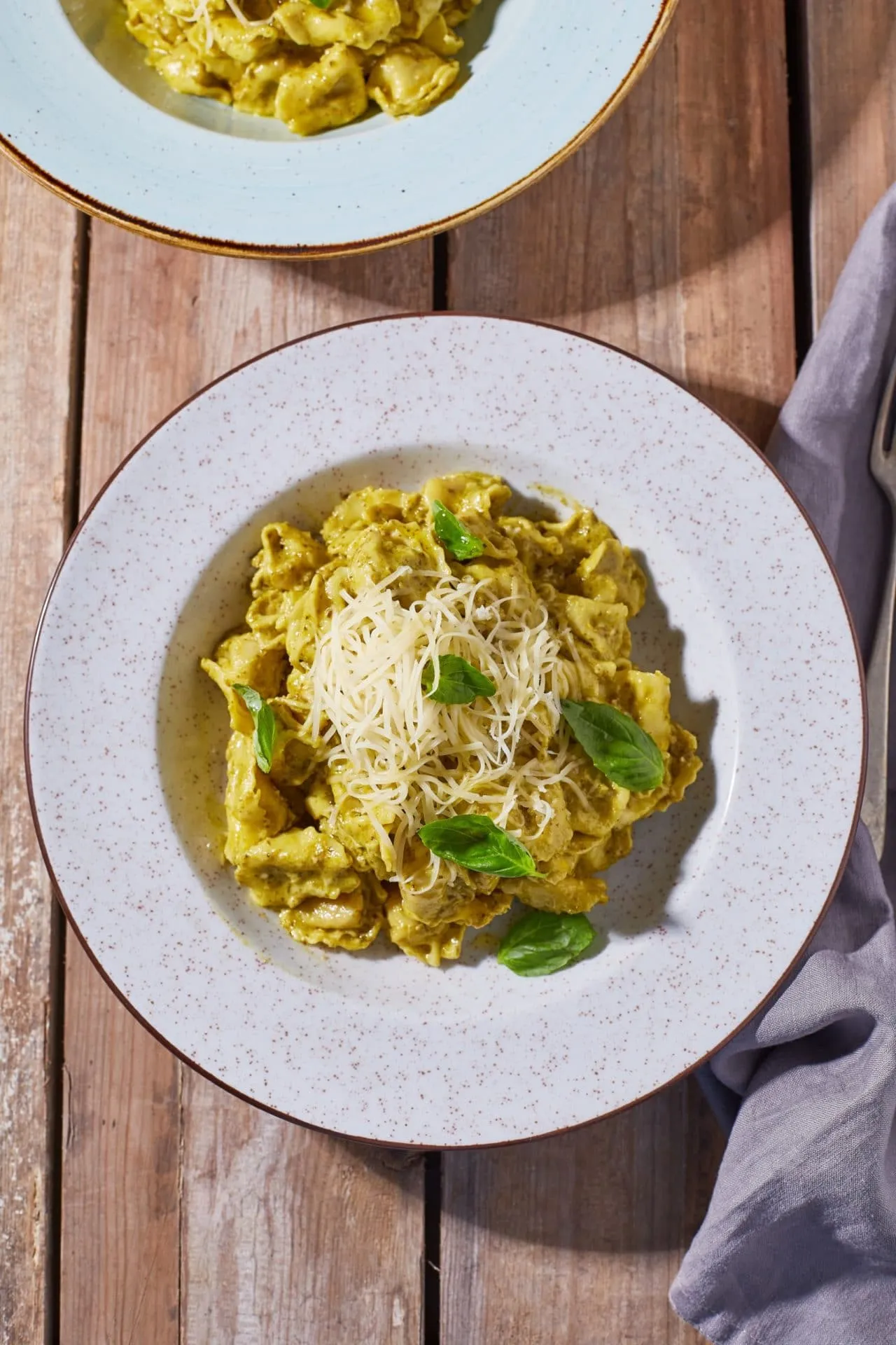 Zöld pestos, húsos tortellini